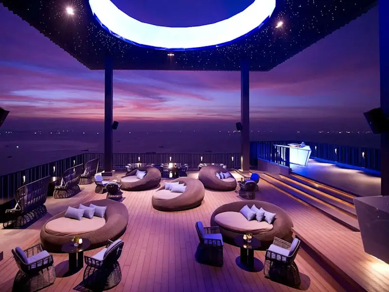 HILTON ROOFTOP - PATTAYA - THAILAND
